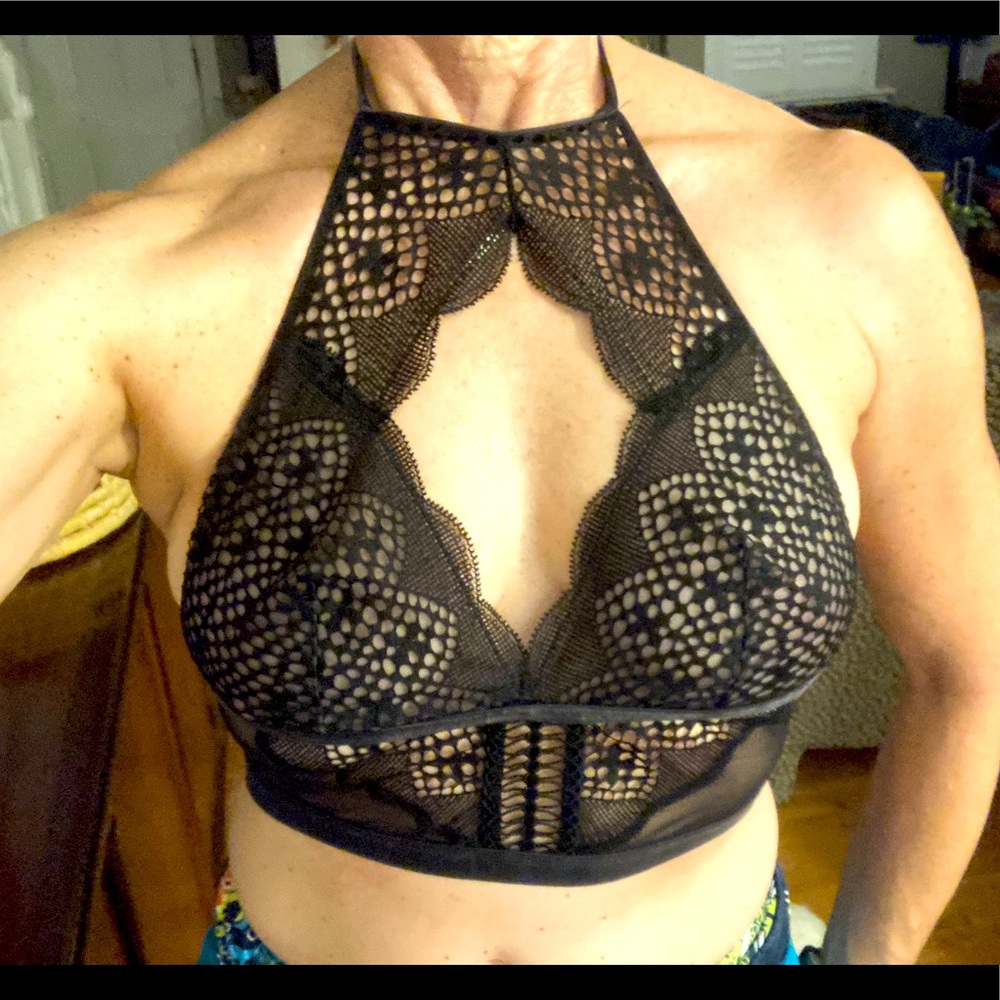 RARE VICTORIA SECRET sz M gorgeous lace cut out halter style bra super sexy